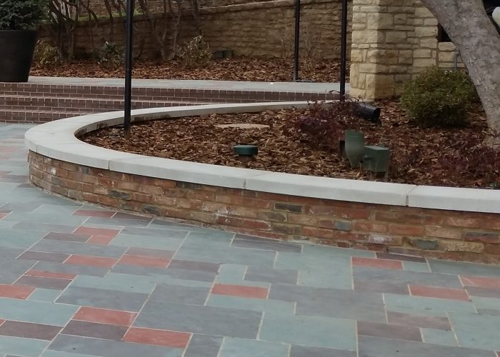 Curved retaining wall
